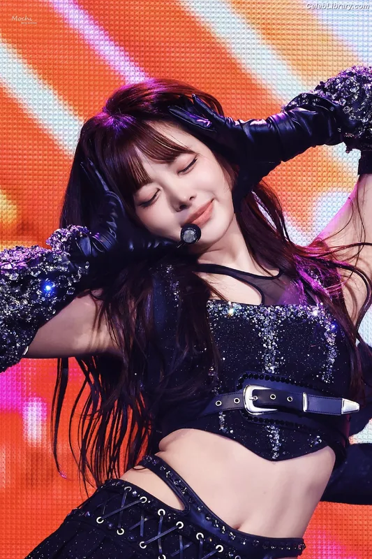 Hong Eunchae 홍은채  LESSERAFIM photo 4 of 992