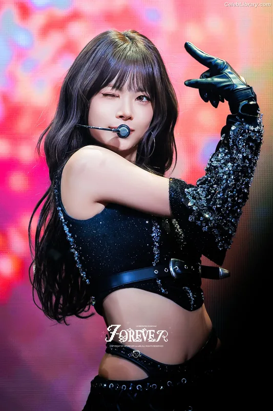 Hong Eunchae 홍은채  LESSERAFIM photo 5 of 992