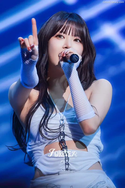 Hong Eunchae 홍은채  LESSERAFIM photo 8 of 992