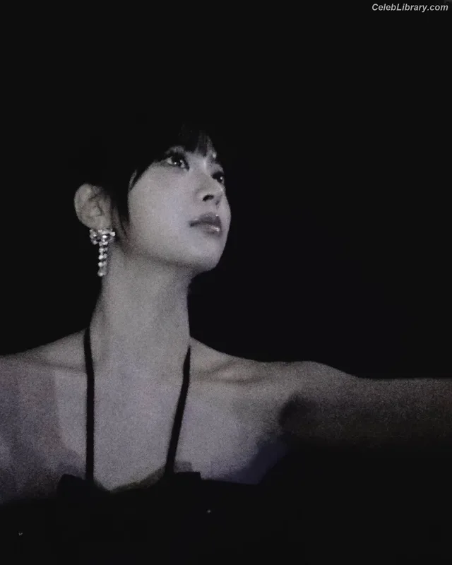Hong Eunchae 홍은채  LESSERAFIM photo 17 of 992