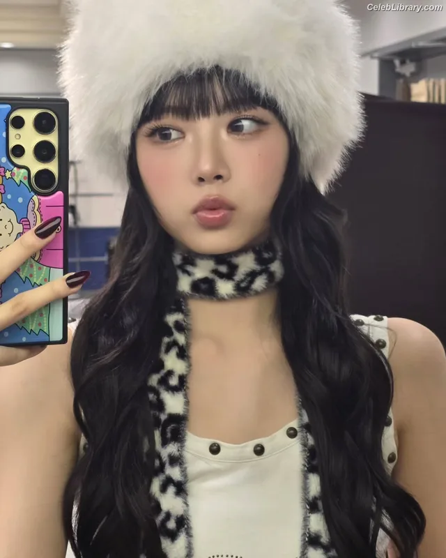 Hong Eunchae 홍은채  LESSERAFIM photo 5 of 992