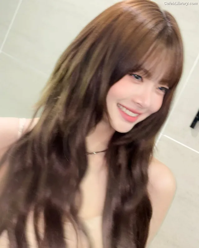 Hong Eunchae 홍은채  LESSERAFIM photo 12 of 992
