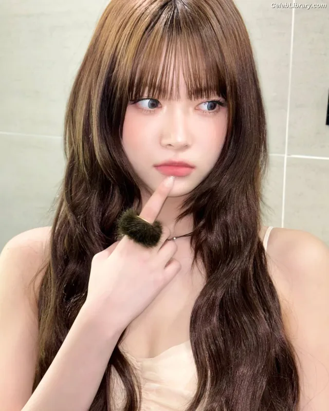 Hong Eunchae 홍은채  LESSERAFIM photo 20 of 992