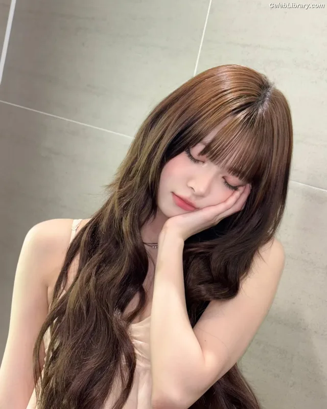 Hong Eunchae 홍은채  LESSERAFIM photo 1 of 992