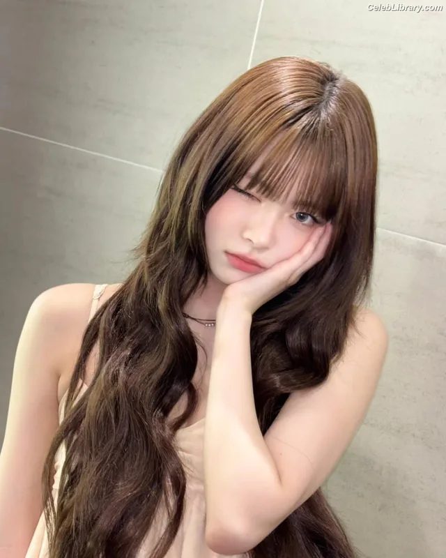 Hong Eunchae 홍은채  LESSERAFIM photo 2 of 992