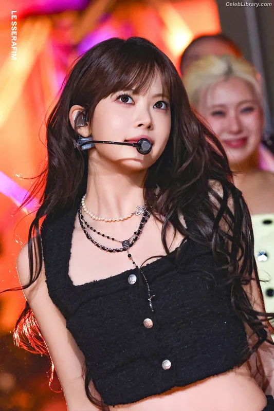Hong Eunchae 홍은채  LESSERAFIM photo 14 of 992
