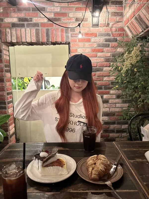 Hong Eunchae 홍은채  LESSERAFIM photo 16 of 992