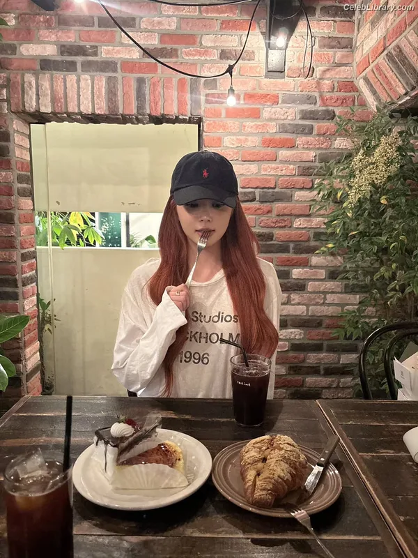 Hong Eunchae 홍은채  LESSERAFIM photo 20 of 992