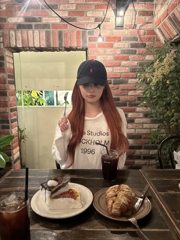 Hong Eunchae 홍은채  LESSERAFIM photo 22 of 992