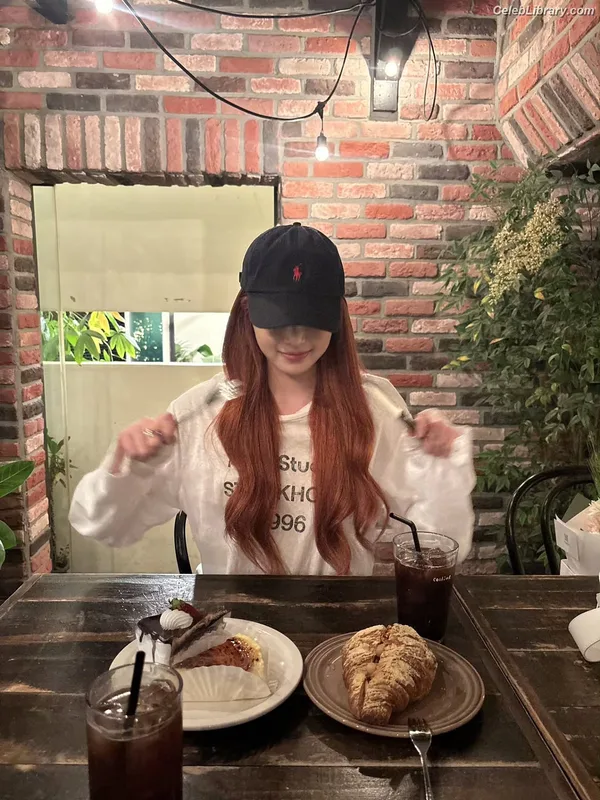 Hong Eunchae 홍은채  LESSERAFIM photo 7 of 992