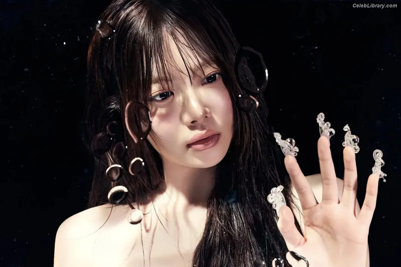 Hong Eunchae 홍은채  LESSERAFIM photo 18 of 992