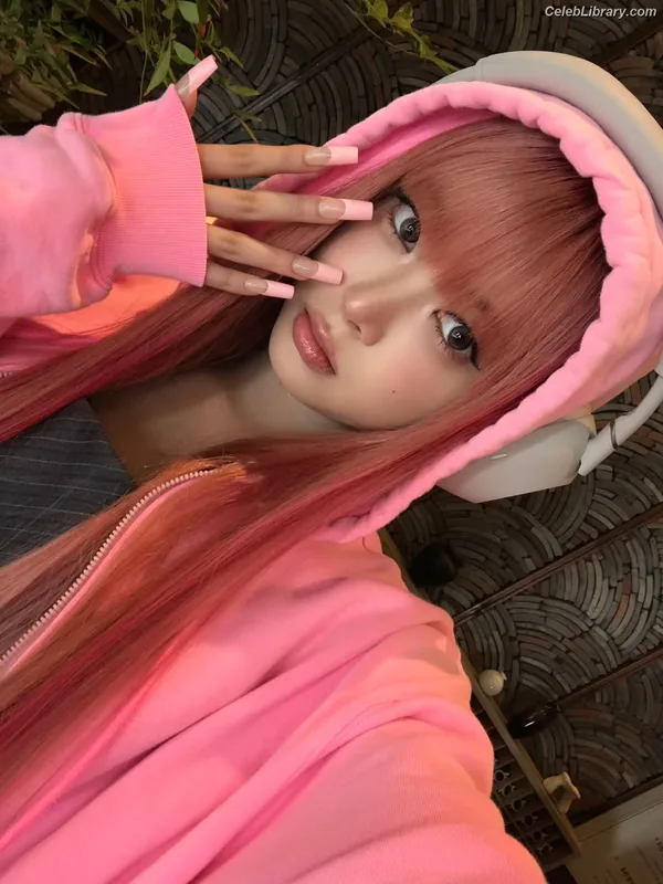 Hong Eunchae 홍은채  LESSERAFIM photo 13 of 992