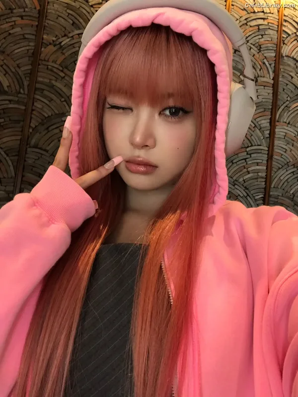Hong Eunchae 홍은채  LESSERAFIM photo 15 of 992