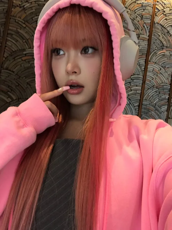 Hong Eunchae 홍은채  LESSERAFIM photo 16 of 992