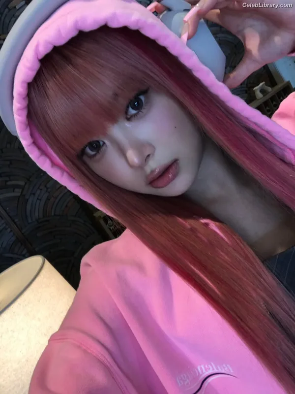 Hong Eunchae 홍은채  LESSERAFIM photo 17 of 992