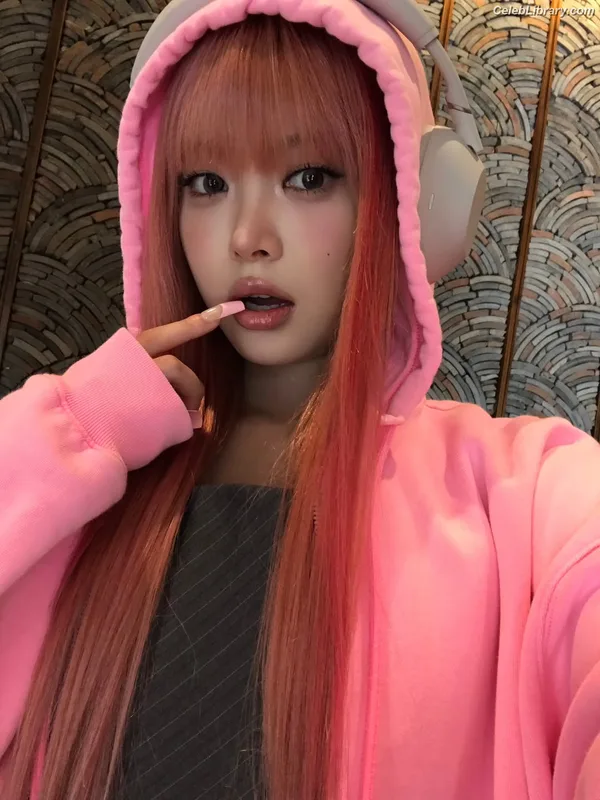 Hong Eunchae 홍은채  LESSERAFIM photo 18 of 992