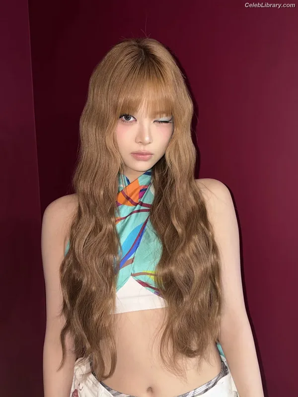 Hong Eunchae 홍은채  LESSERAFIM photo 24 of 992