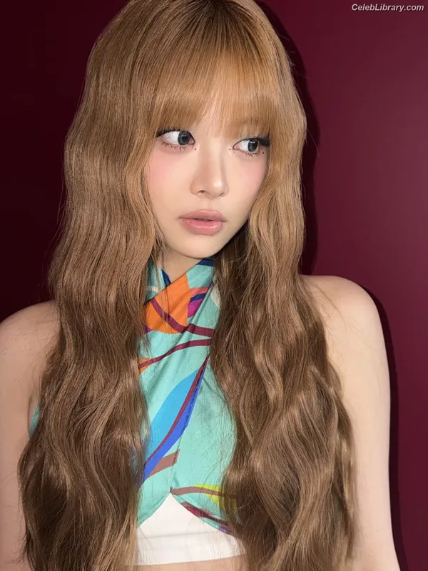 Hong Eunchae 홍은채  LESSERAFIM photo 2 of 992