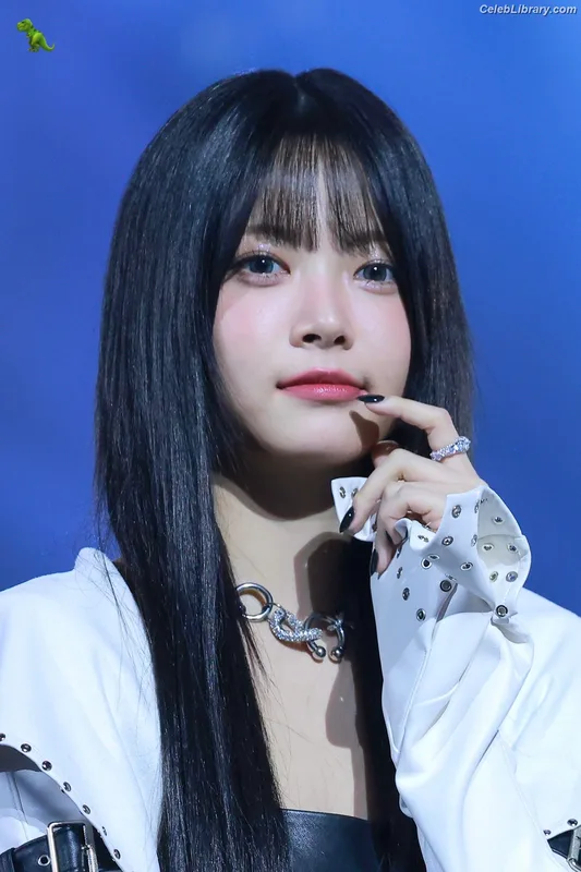 Hong Eunchae 홍은채  LESSERAFIM photo 9 of 992
