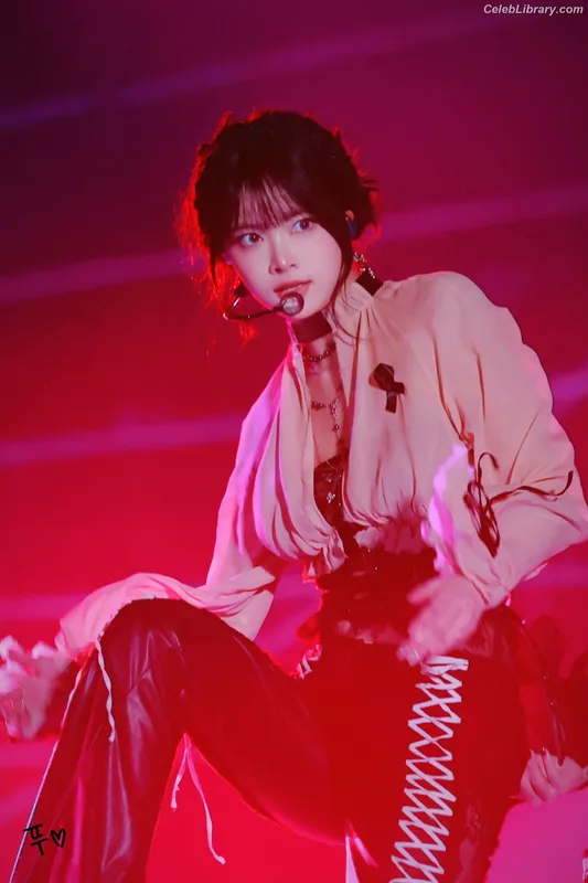 Hong Eunchae 홍은채  LESSERAFIM photo 13 of 992