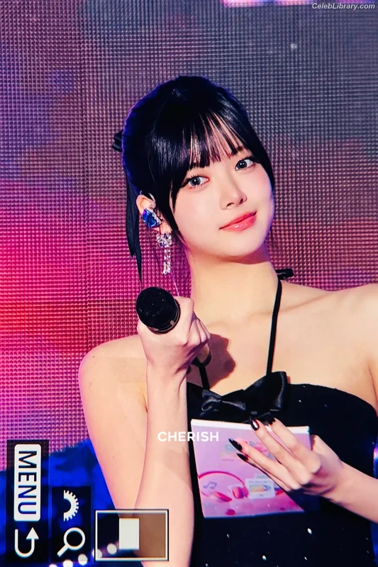 Hong Eunchae 홍은채  LESSERAFIM photo 15 of 992