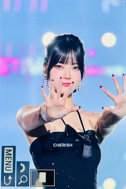 Hong Eunchae 홍은채  LESSERAFIM photo 24 of 992