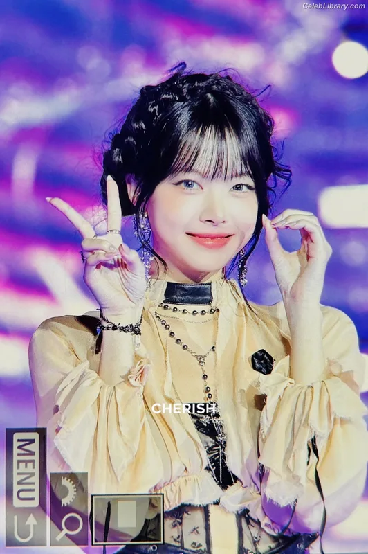 Hong Eunchae 홍은채  LESSERAFIM photo 2 of 992