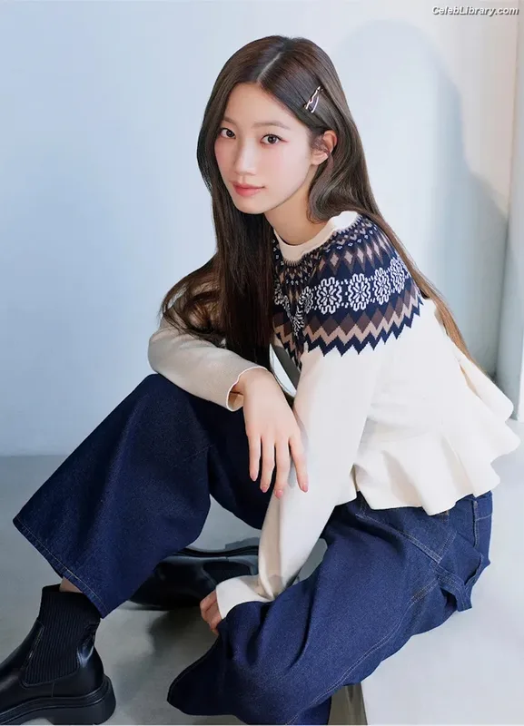 Hong Eunchae 홍은채  LESSERAFIM photo 9 of 992