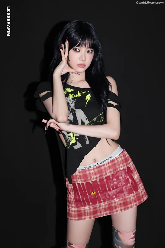 Hong Eunchae 홍은채  LESSERAFIM photo 2 of 992