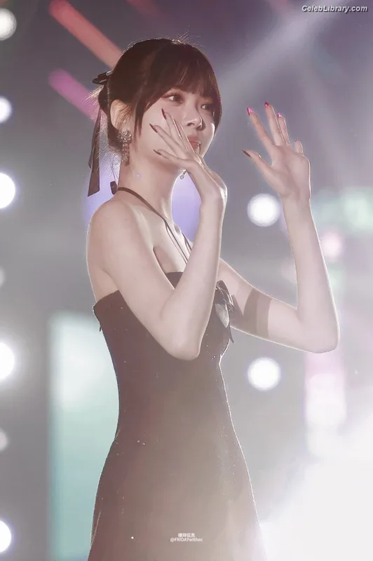Hong Eunchae 홍은채  LESSERAFIM photo 11 of 992
