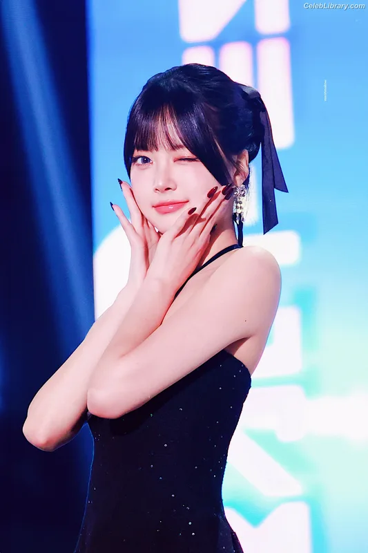 Hong Eunchae 홍은채  LESSERAFIM photo 15 of 992