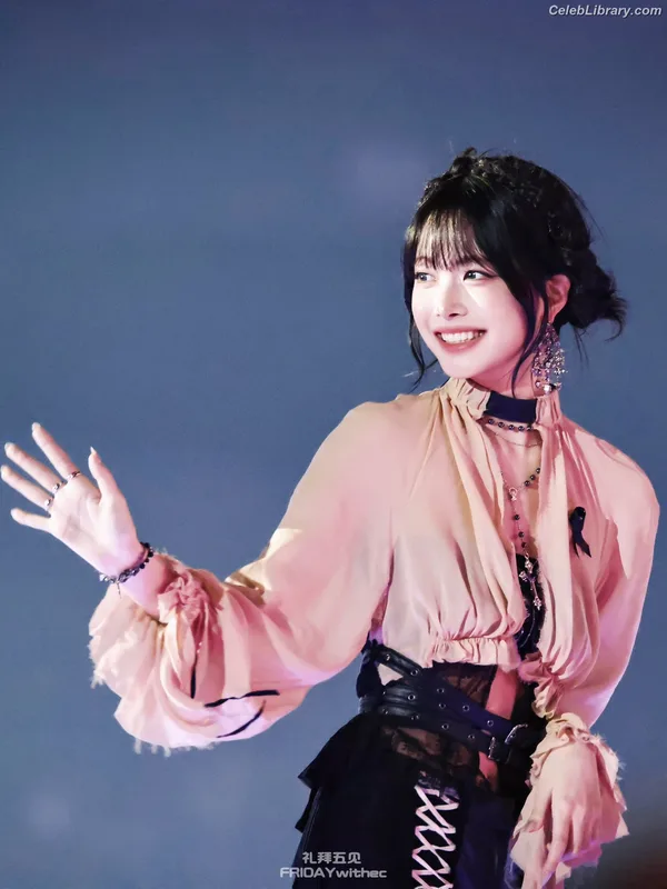 Hong Eunchae 홍은채  LESSERAFIM photo 17 of 992