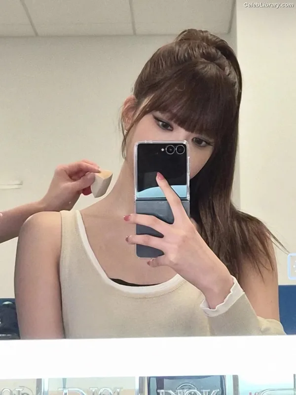 Hong Eunchae 홍은채  LESSERAFIM photo 24 of 992
