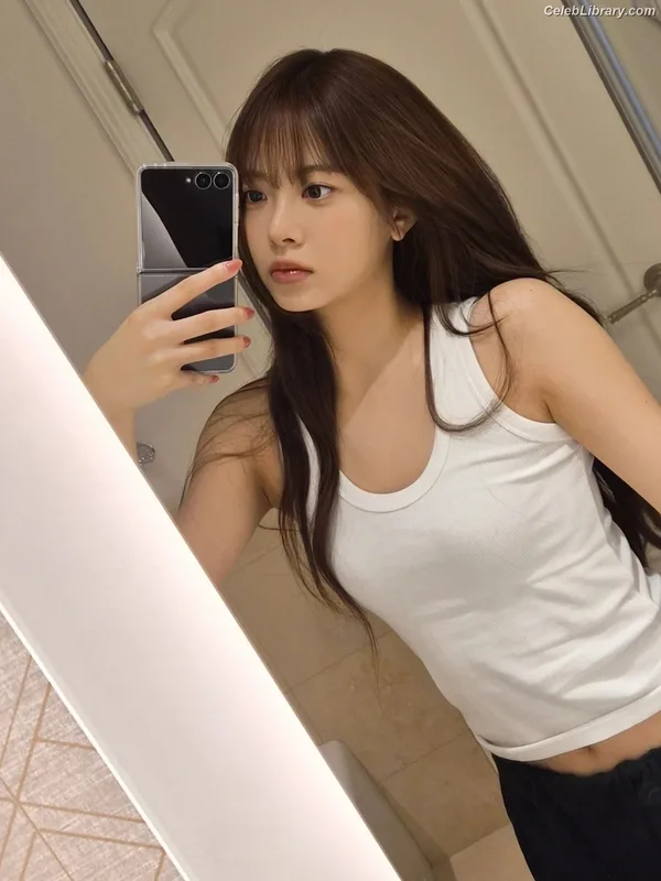 Hong Eunchae 홍은채  LESSERAFIM photo 10 of 992