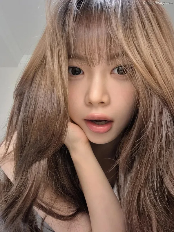 Hong Eunchae 홍은채  LESSERAFIM photo 11 of 992