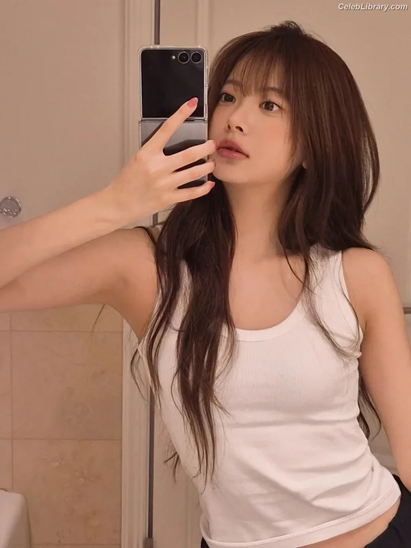 Hong Eunchae 홍은채  LESSERAFIM photo 13 of 992