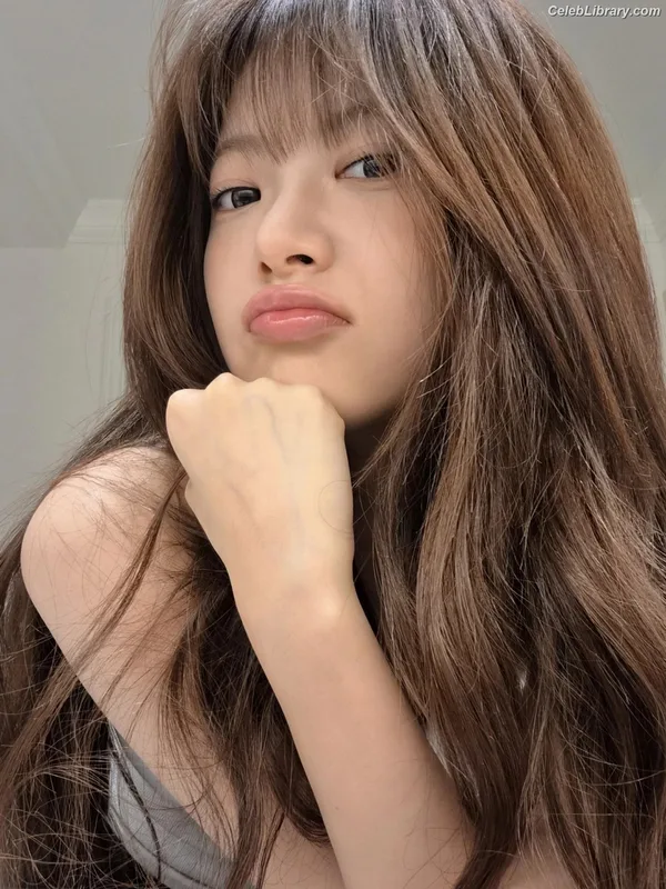 Hong Eunchae 홍은채  LESSERAFIM photo 14 of 992