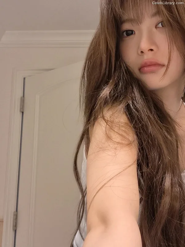 Hong Eunchae 홍은채  LESSERAFIM photo 15 of 992