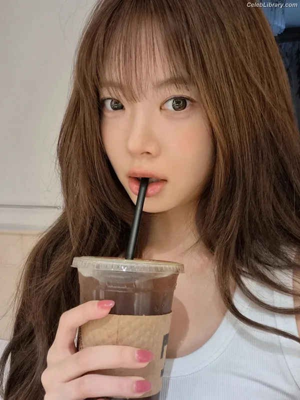 Hong Eunchae 홍은채  LESSERAFIM photo 17 of 992