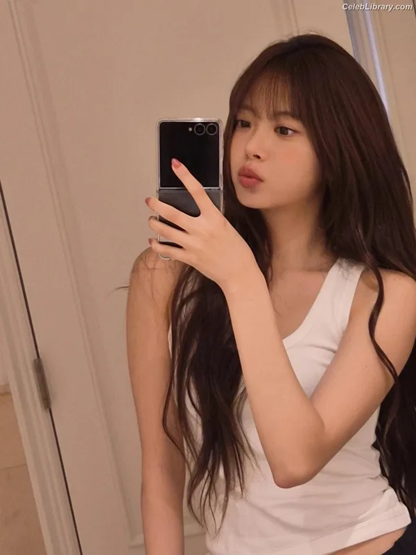 Hong Eunchae 홍은채  LESSERAFIM photo 18 of 992