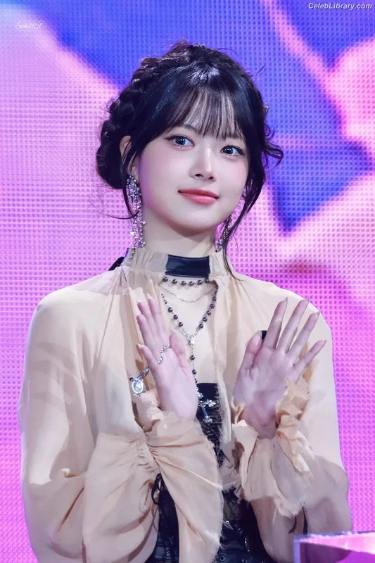 Hong Eunchae 홍은채  LESSERAFIM photo 17 of 992