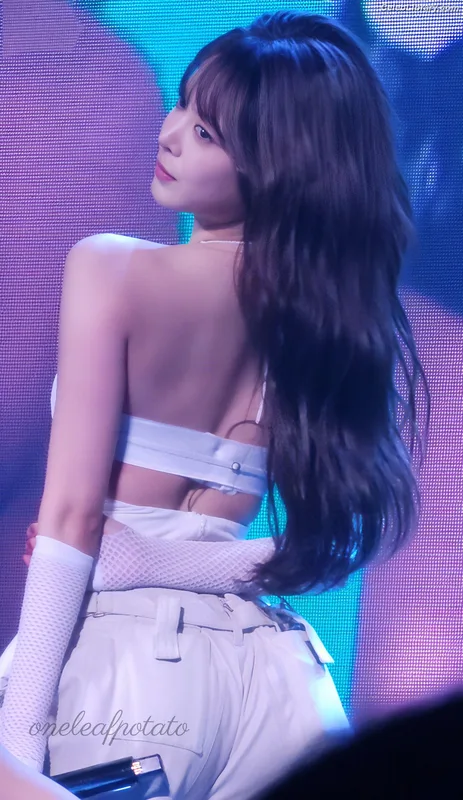 Hong Eunchae 홍은채  LESSERAFIM photo 18 of 992