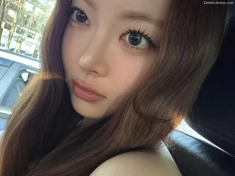 Hong Eunchae 홍은채  LESSERAFIM photo 19 of 992