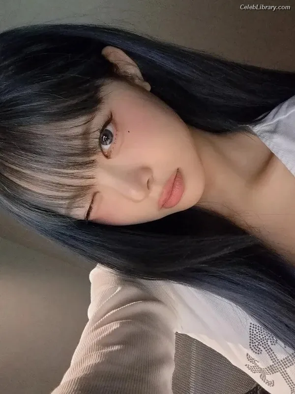 Hong Eunchae 홍은채  LESSERAFIM photo 1 of 992