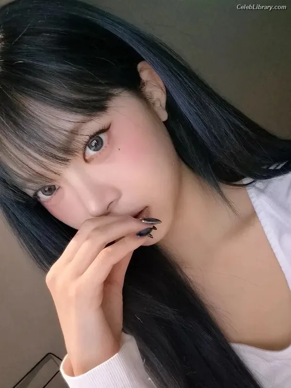 Hong Eunchae 홍은채  LESSERAFIM photo 2 of 992