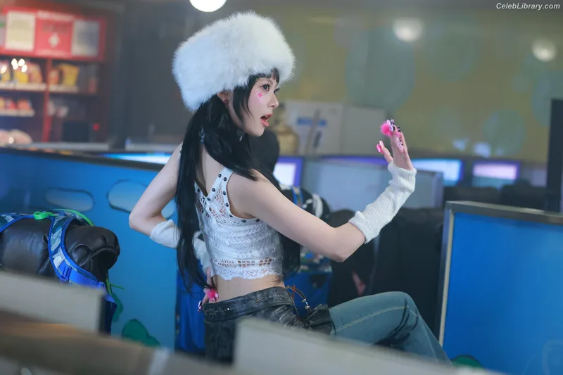 Hong Eunchae 홍은채  LESSERAFIM photo 14 of 992