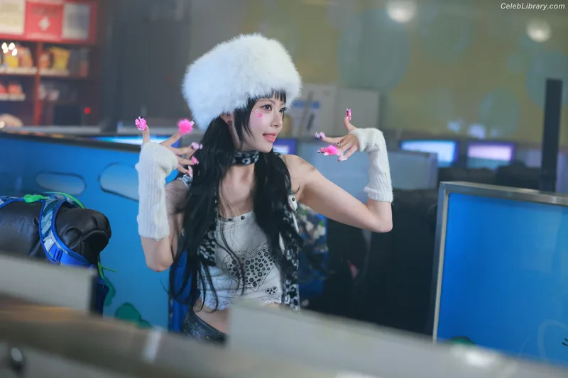Hong Eunchae 홍은채  LESSERAFIM photo 15 of 992