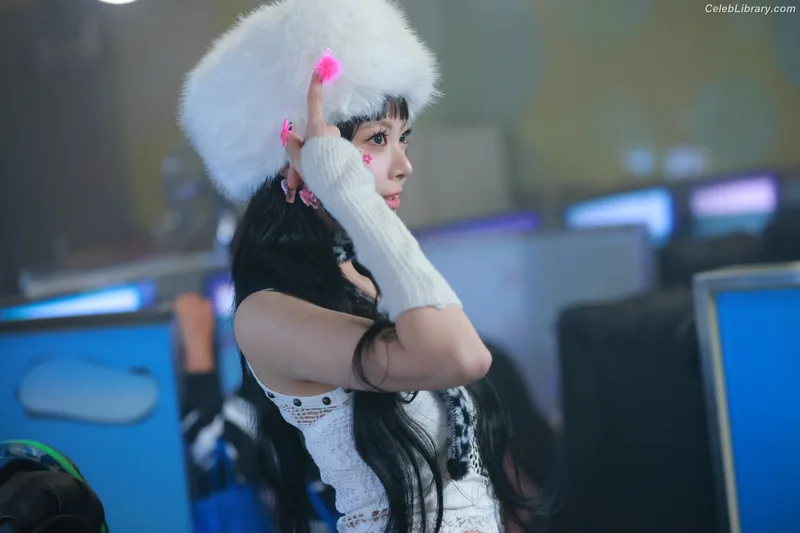 Hong Eunchae 홍은채  LESSERAFIM photo 16 of 992
