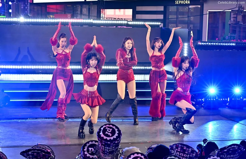 Hong Eunchae 홍은채  LESSERAFIM photo 14 of 992