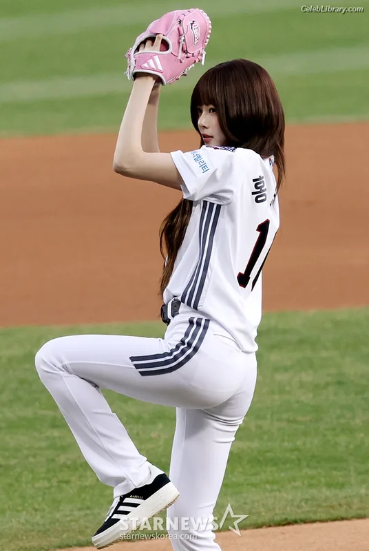 Hong Eunchae 홍은채  LESSERAFIM photo 14 of 992